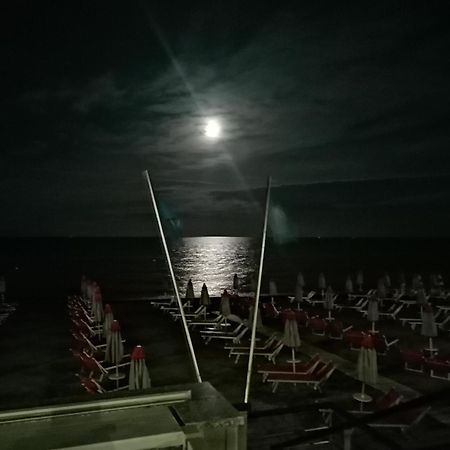 Appartamento Loano Climatizzato Mt 650 Dal Mare 외부 사진