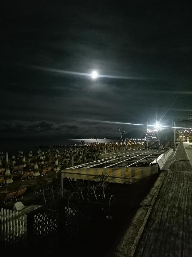 Appartamento Loano Climatizzato Mt 650 Dal Mare 외부 사진